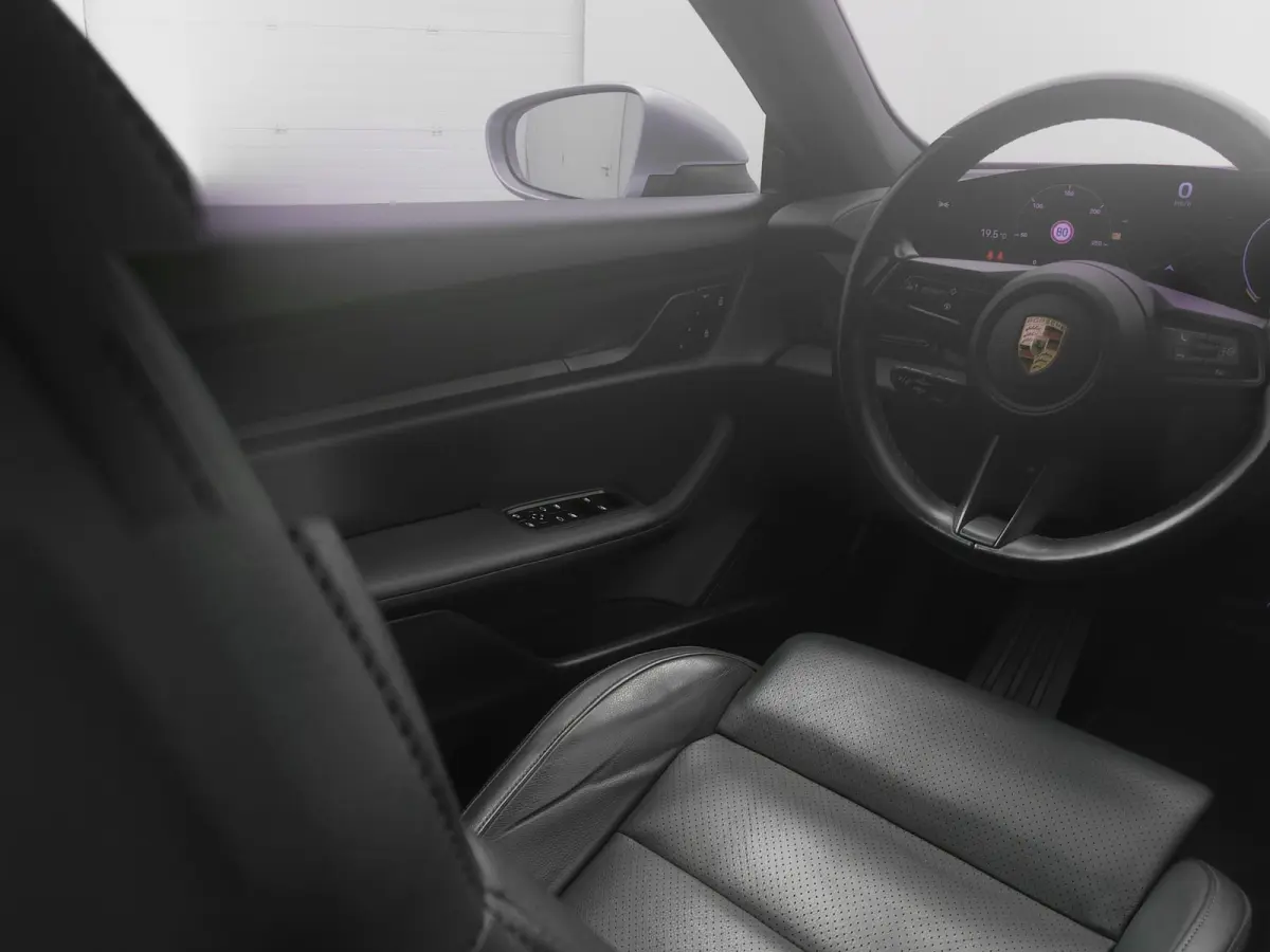 79 kWh | CAMERA | LEDER | KEYLESS