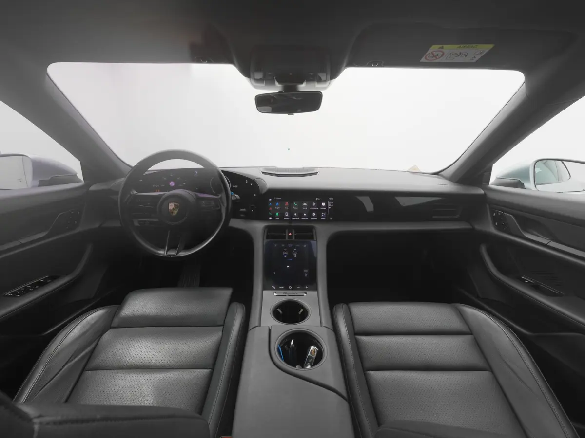 79 kWh | CAMERA | LEDER | KEYLESS