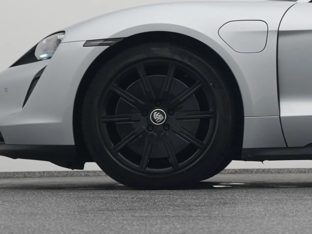 79 kWh | CAMERA | LEDER | KEYLESS