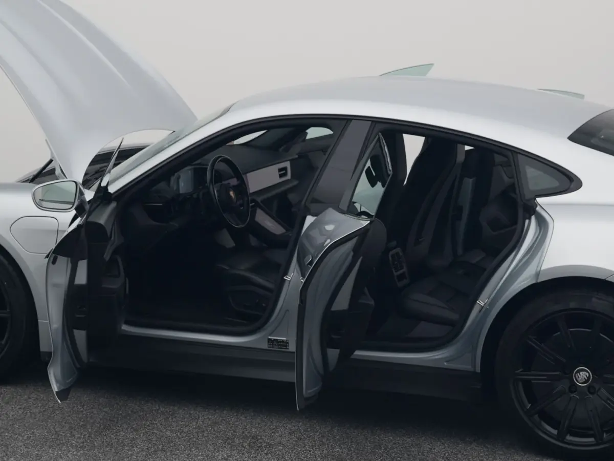 79 kWh | CAMERA | LEDER | KEYLESS