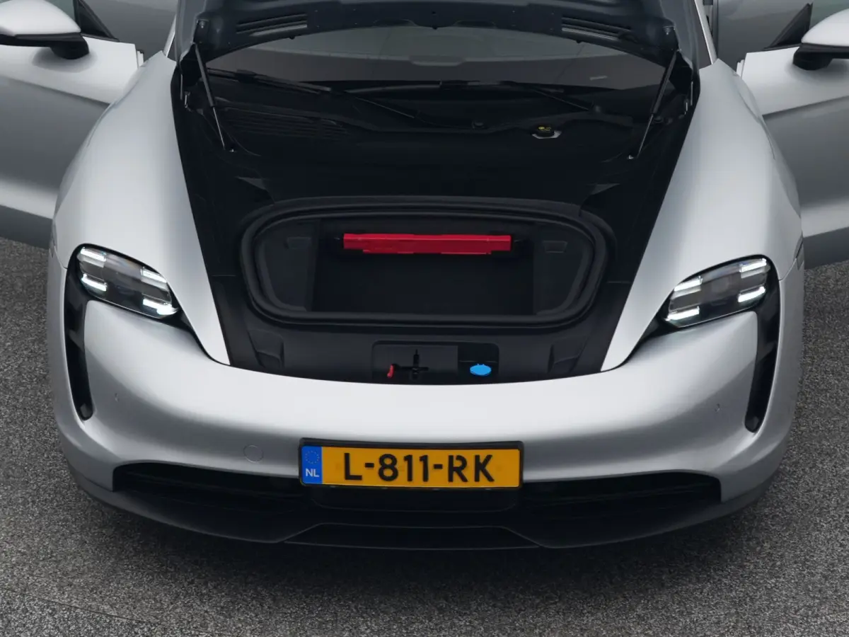 79 kWh | CAMERA | LEDER | KEYLESS