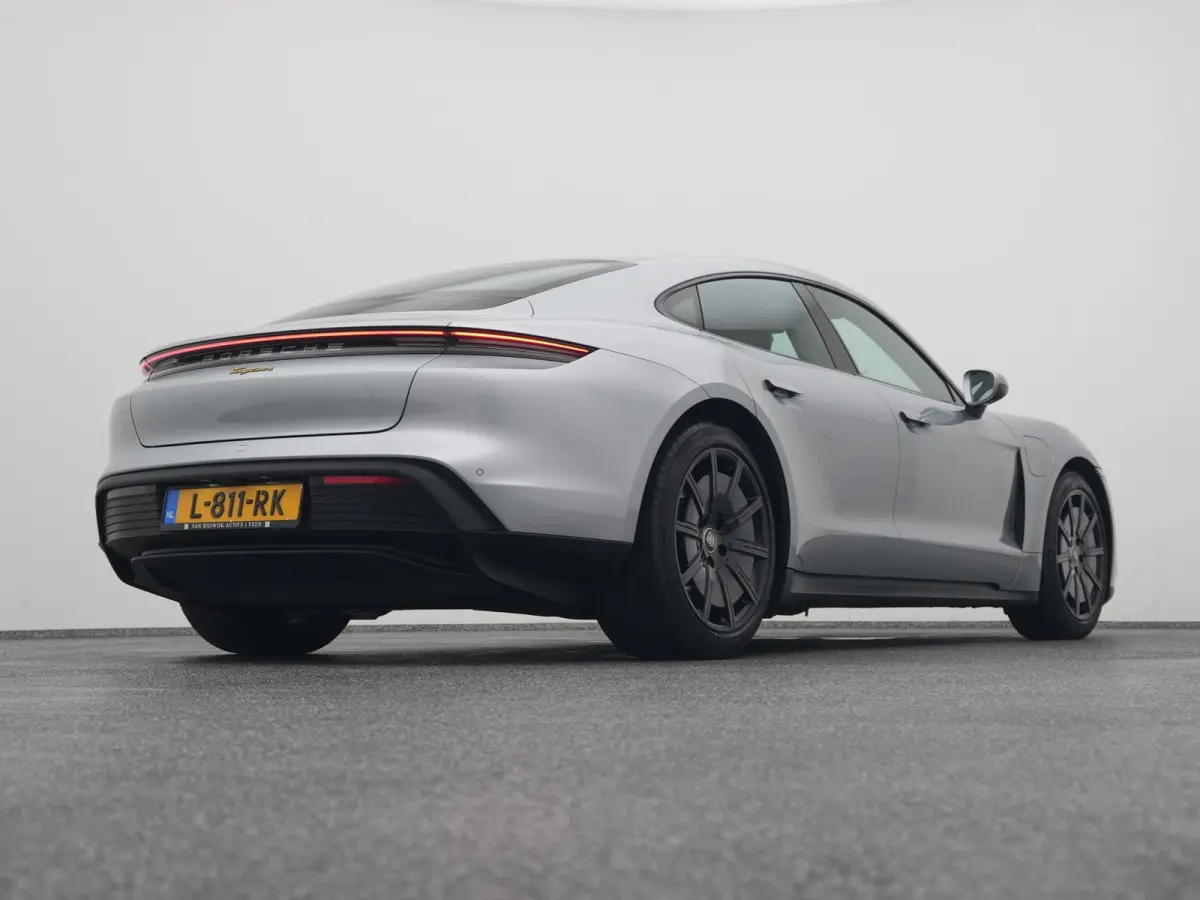 79 kWh | CAMERA | LEDER | KEYLESS