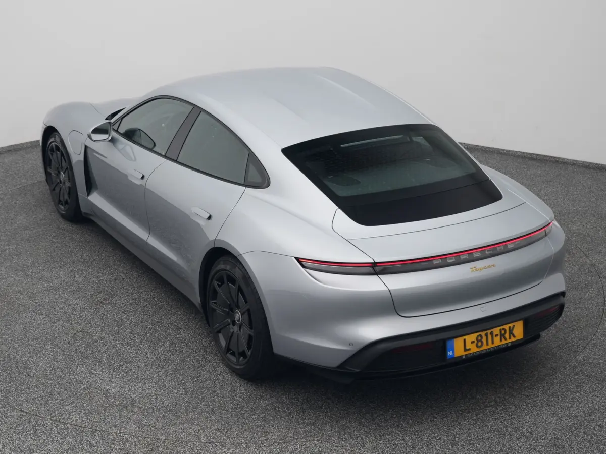 79 kWh | CAMERA | LEDER | KEYLESS