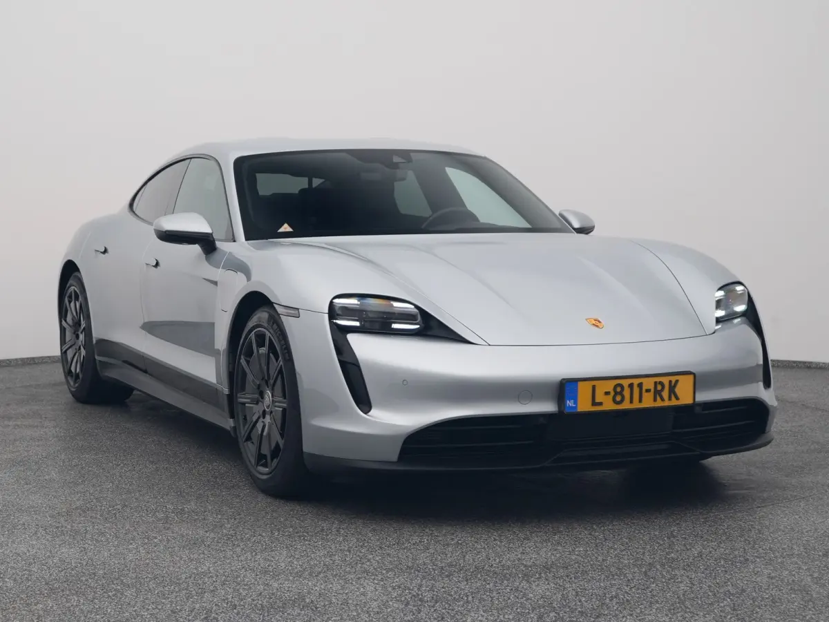 79 kWh | CAMERA | LEDER | KEYLESS