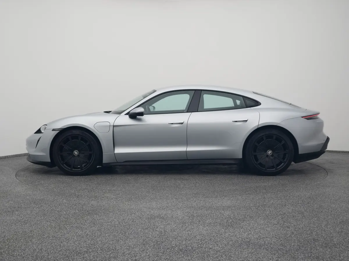79 kWh | CAMERA | LEDER | KEYLESS