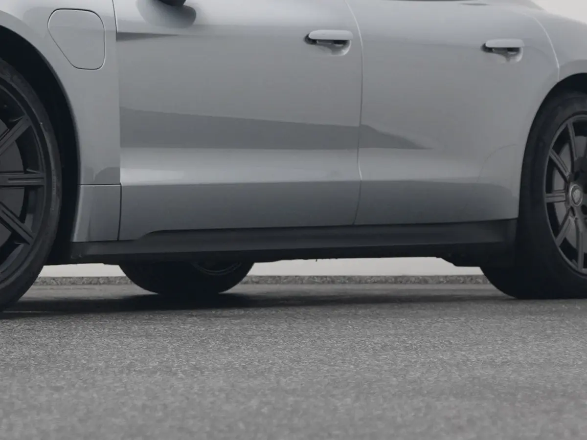 79 kWh | CAMERA | LEDER | KEYLESS