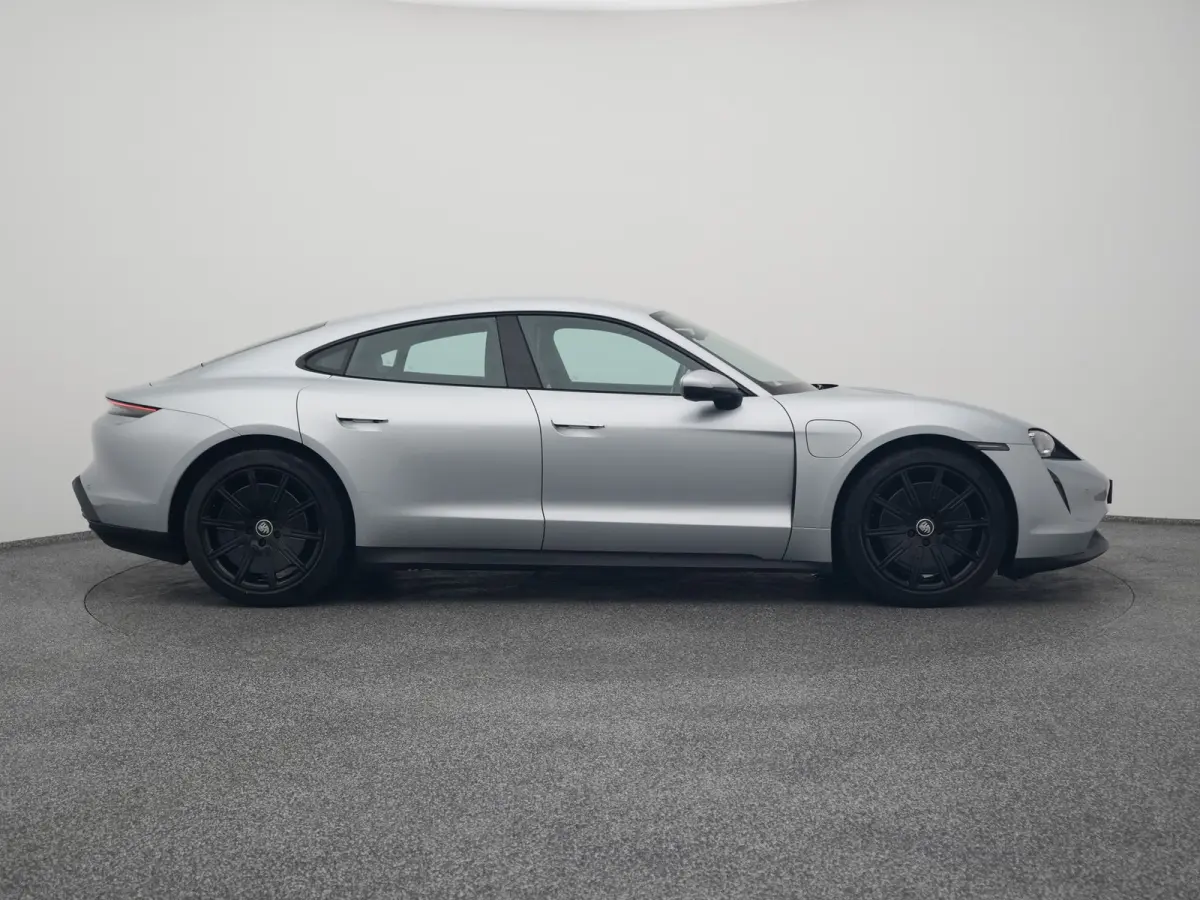 79 kWh | CAMERA | LEDER | KEYLESS
