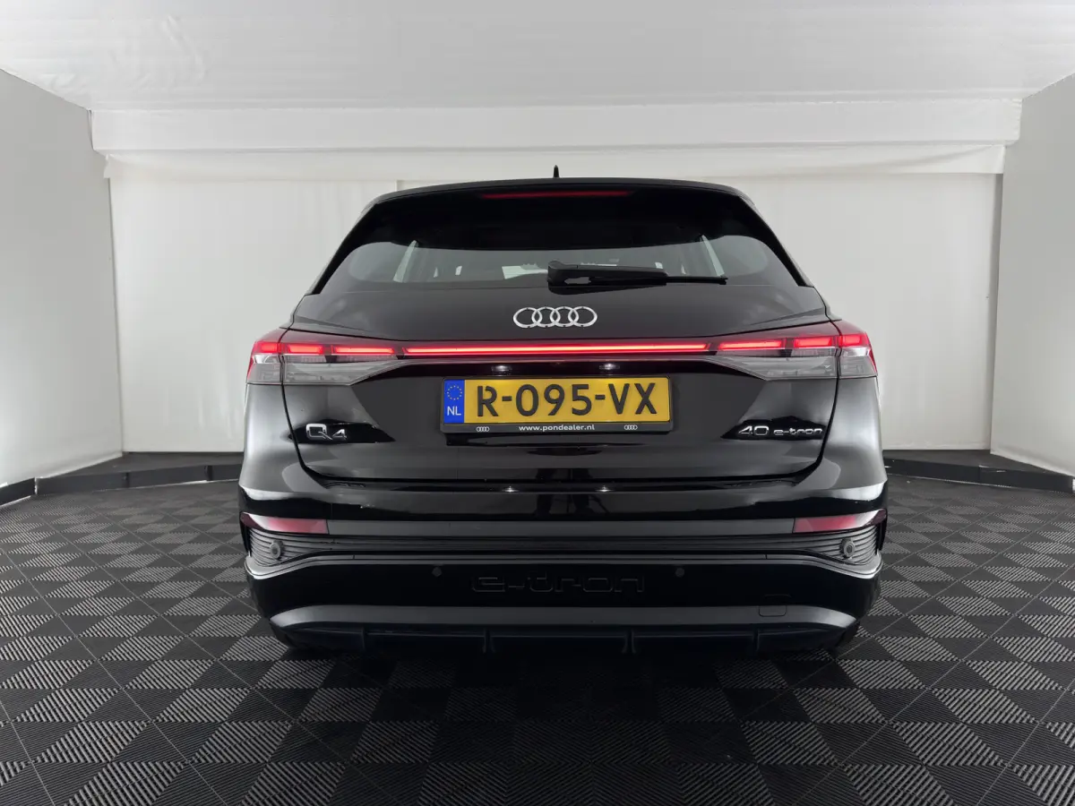 40 S edition 77 kWh (3-Fase-11kW) {SoH-92%} (INCL.BTW) *HEAT-PUMP | LEATHER-FABRIC | MATRIX-LED | ADAPTIVE-CRUISE | CAMERA | DIGI-COCKPIT | KEYLESS | AMBIENT-LIGHT | AUDI-SOUND | NAVI-FULLMA