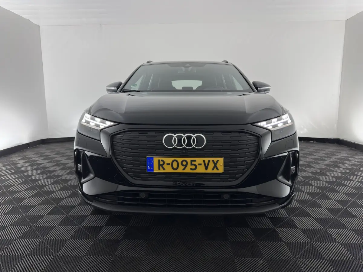 40 S edition 77 kWh (3-Fase-11kW) {SoH-92%} (INCL.BTW) *HEAT-PUMP | LEATHER-FABRIC | MATRIX-LED | ADAPTIVE-CRUISE | CAMERA | DIGI-COCKPIT | KEYLESS | AMBIENT-LIGHT | AUDI-SOUND | NAVI-FULLMA
