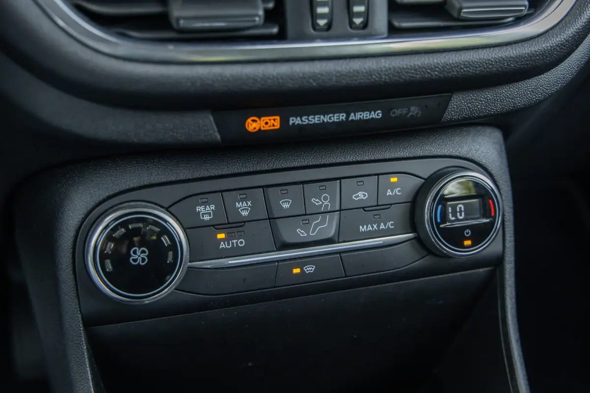 1.0 EcoBoost Titanium | Trekhaak | Parkeer-camera | Apple carplay / Andriod auto