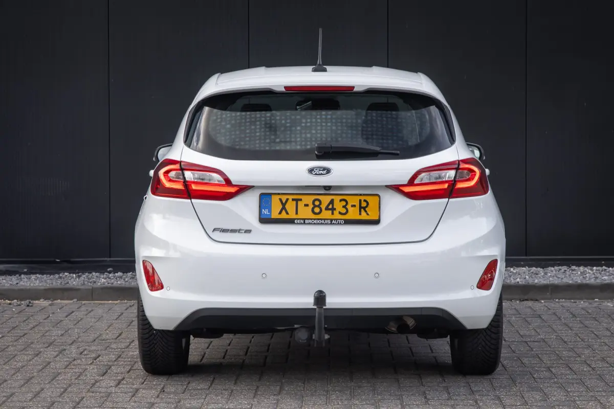 1.0 EcoBoost Titanium | Trekhaak | Parkeer-camera | Apple carplay / Andriod auto