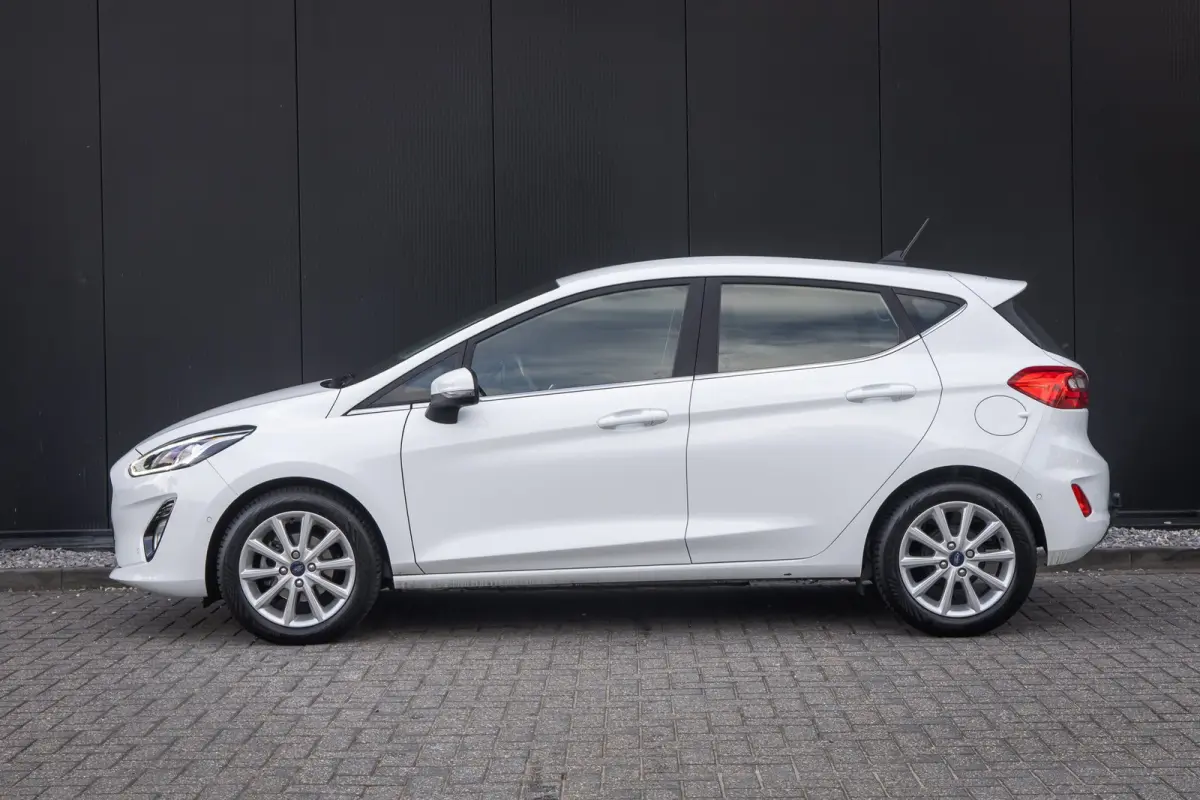 1.0 EcoBoost Titanium | Trekhaak | Parkeer-camera | Apple carplay / Andriod auto