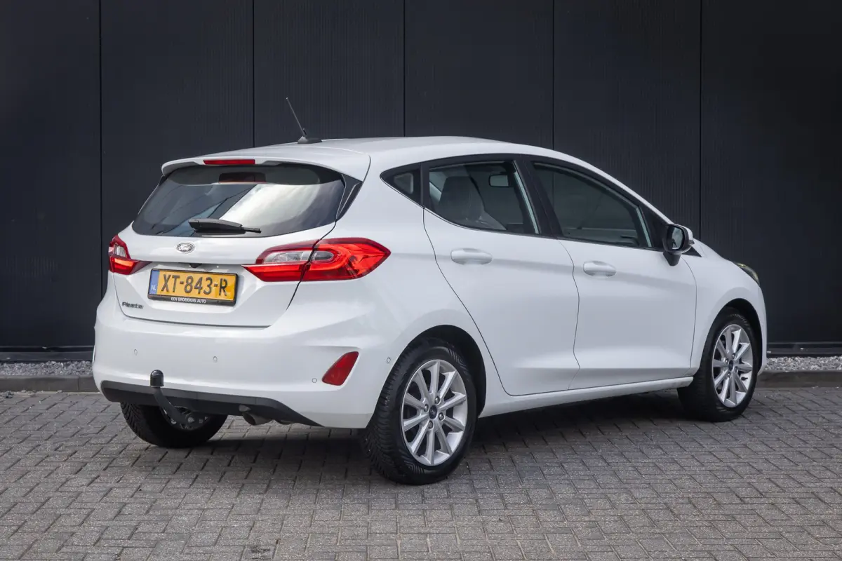 1.0 EcoBoost Titanium | Trekhaak | Parkeer-camera | Apple carplay / Andriod auto