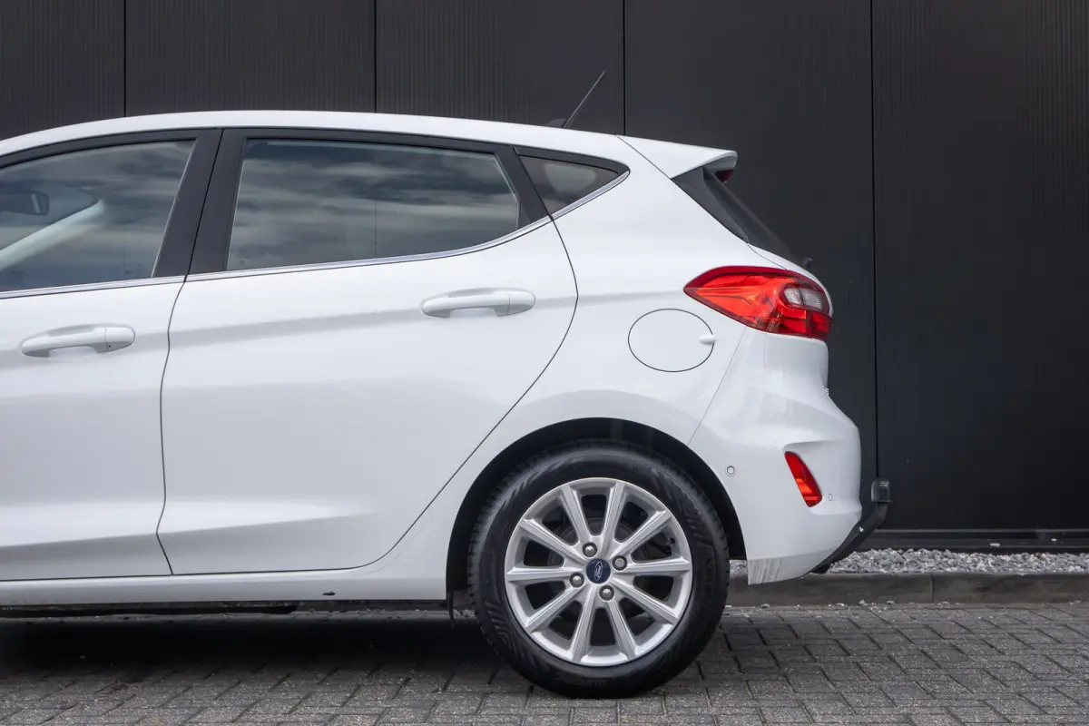 1.0 EcoBoost Titanium | Trekhaak | Parkeer-camera | Apple carplay / Andriod auto