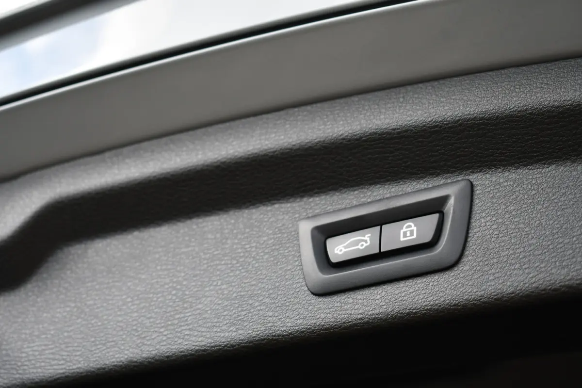 xDrive25e M-Sport Pano HUD ACC Camera 19inch Shadow-line