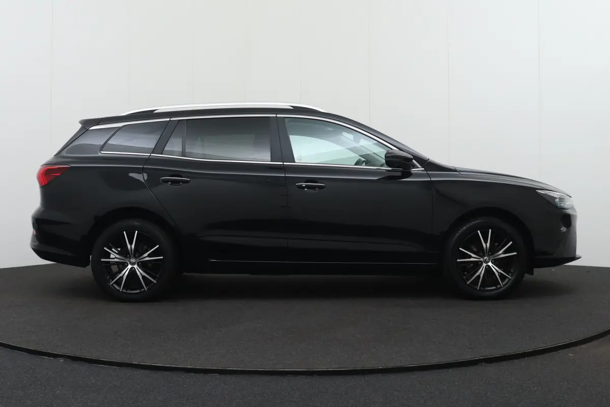 MG5 Electric Long Range Luxury 61 kWh (95% SOH) 360*Camera Adapt.Cruise Carplay