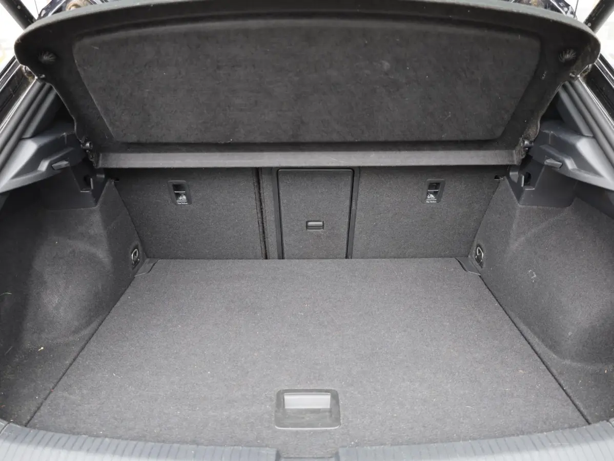 R 2.0 4M Panodak | Leer | Beats | Keyless | Virtual | Camera | Elektrische kofferklep | 19"Inch |