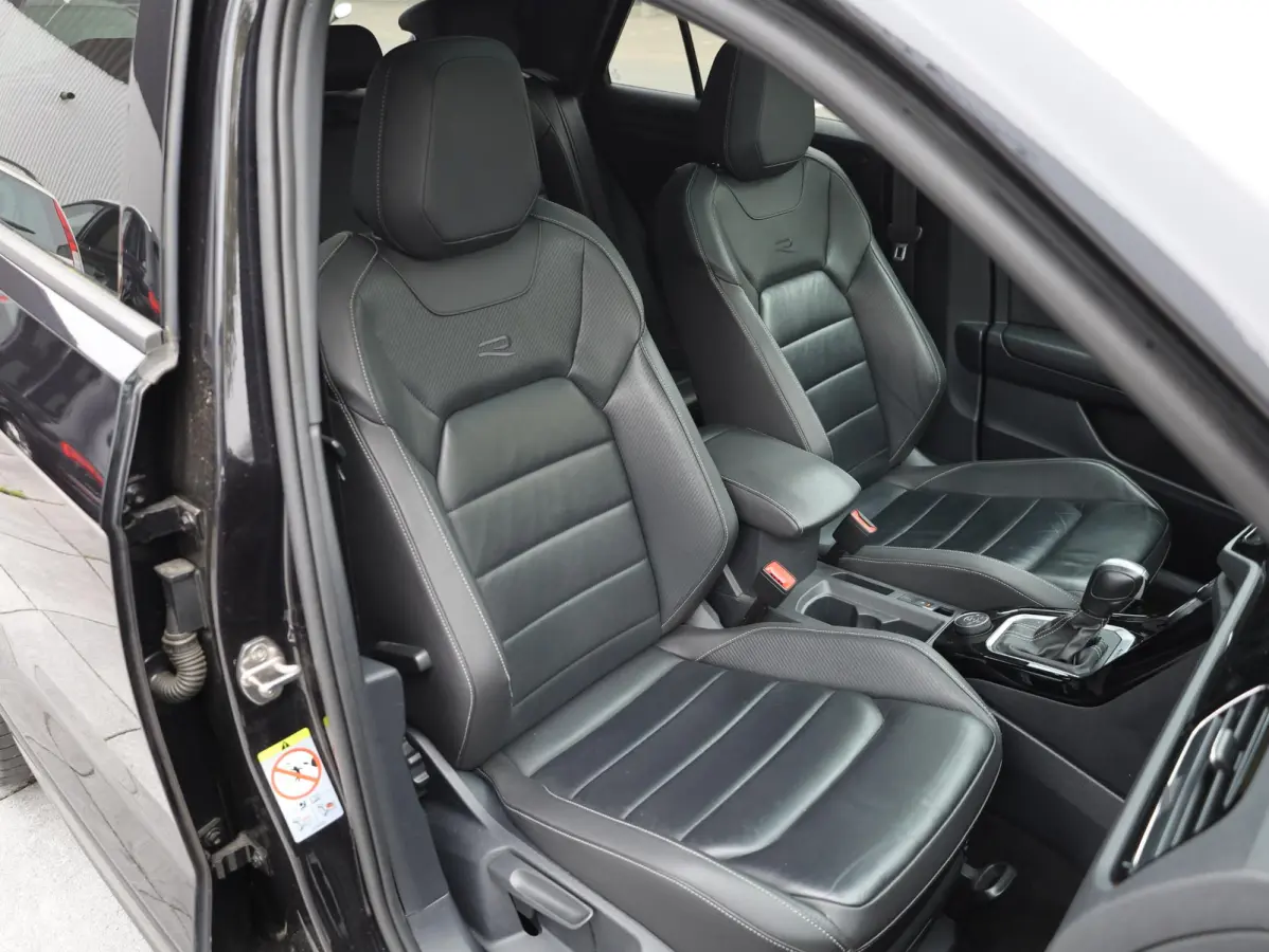 R 2.0 4M Panodak | Leer | Beats | Keyless | Virtual | Camera | Elektrische kofferklep | 19"Inch |
