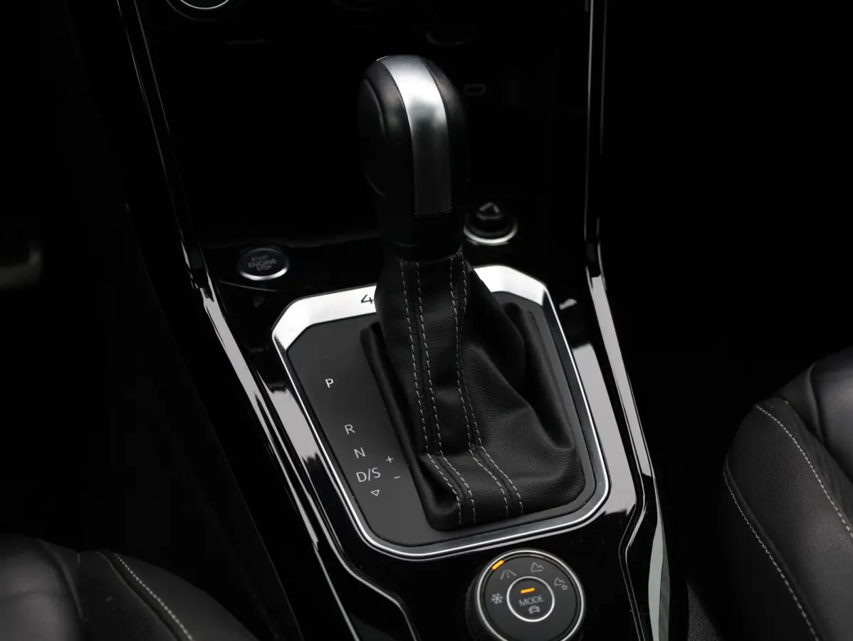 R 2.0 4M Panodak | Leer | Beats | Keyless | Virtual | Camera | Elektrische kofferklep | 19"Inch |