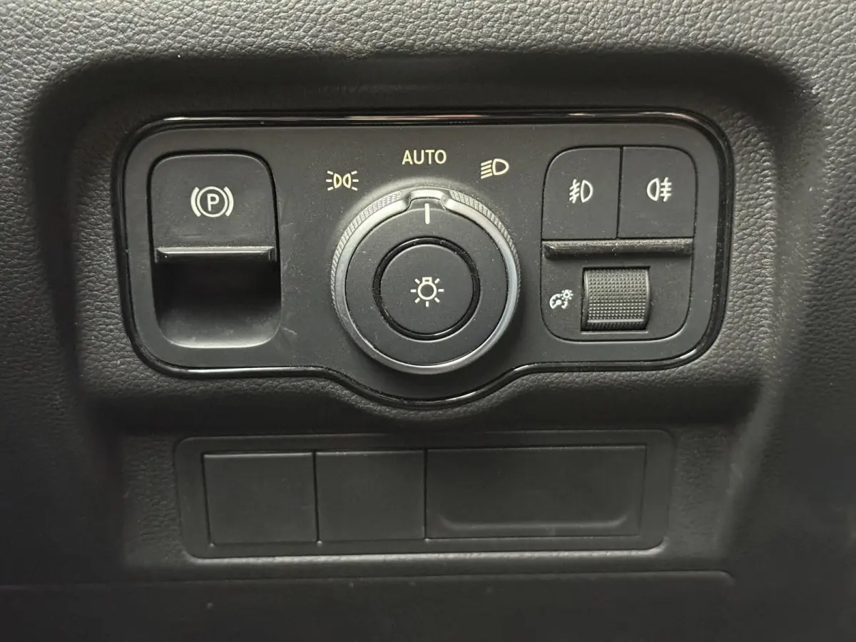 112 1.5 CDI Automaat Led Climate Control Cruise Control Trekhaak Imperiaal Carplay Camera Navigatie Parkeersensoren