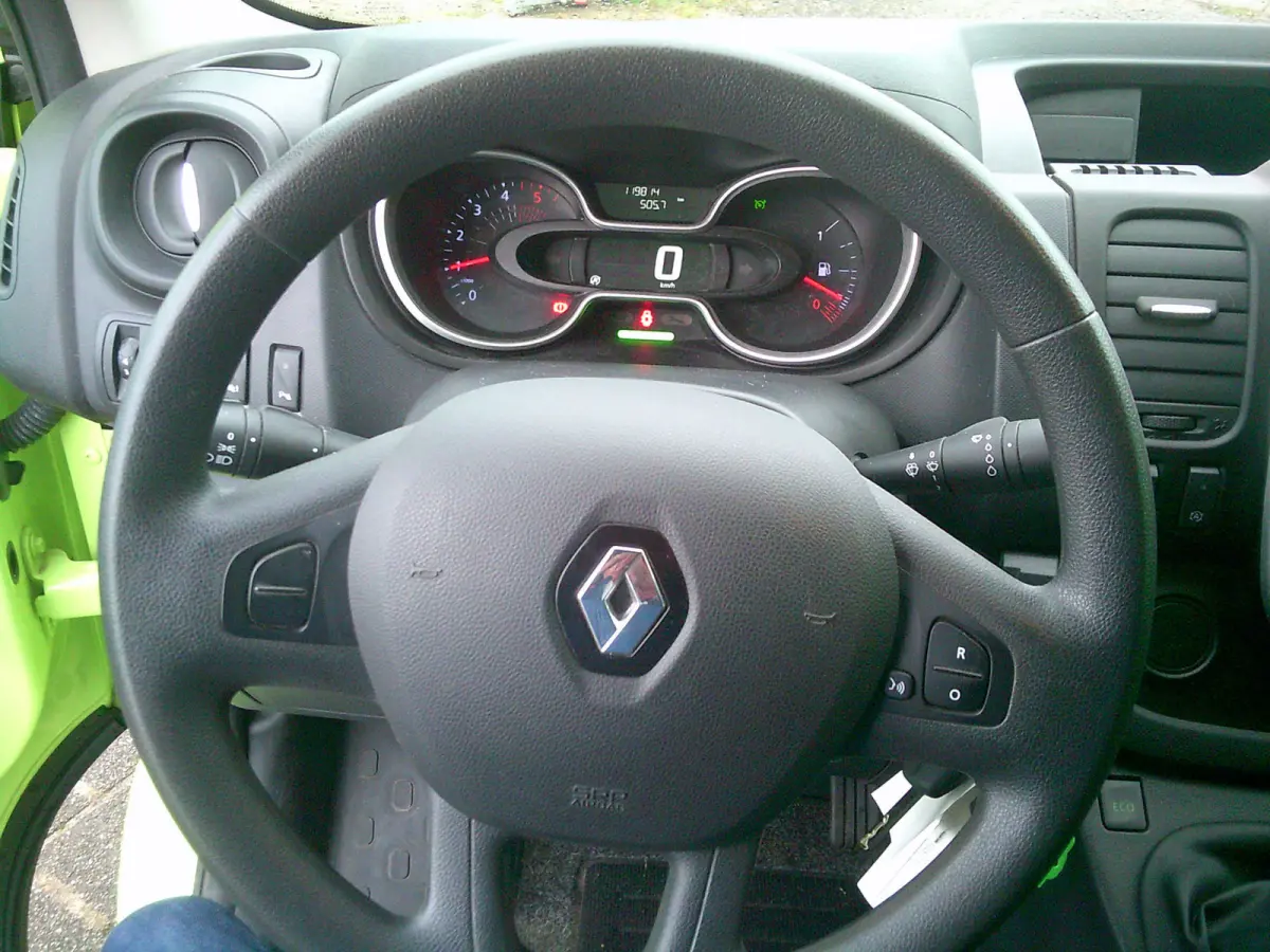 1.6 dCi 95 T29 L2H1 Comfort VOORZIEN VAN AIRCO+CRUISE+TREKHAAK !!!