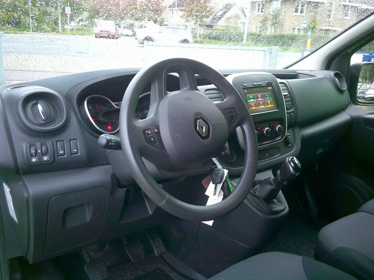 1.6 dCi 95 T29 L2H1 Comfort VOORZIEN VAN AIRCO+CRUISE+TREKHAAK !!!