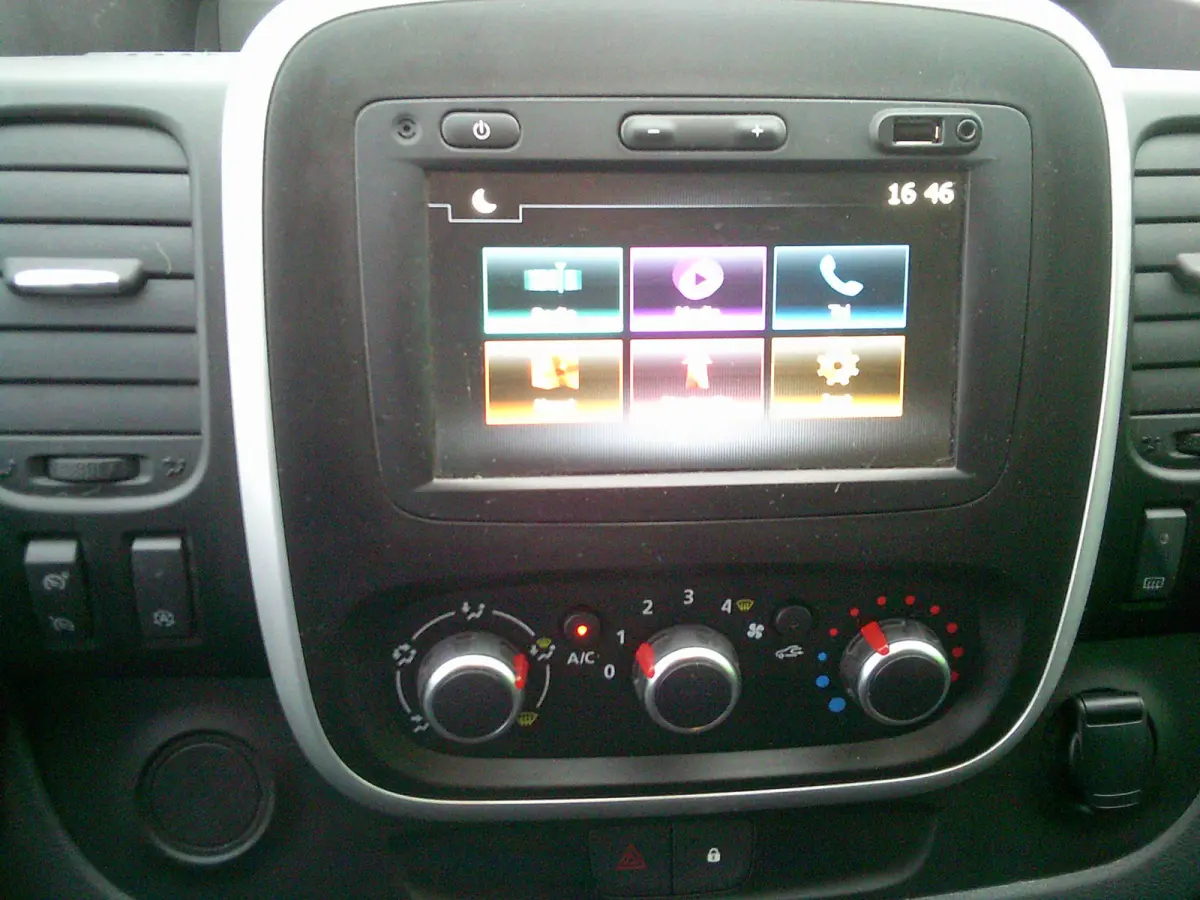 1.6 dCi 95 T29 L2H1 Comfort VOORZIEN VAN AIRCO+CRUISE+TREKHAAK !!!