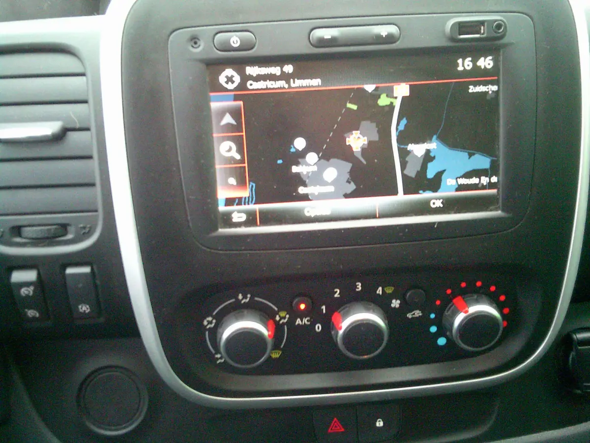 1.6 dCi 95 T29 L2H1 Comfort VOORZIEN VAN AIRCO+CRUISE+TREKHAAK !!!