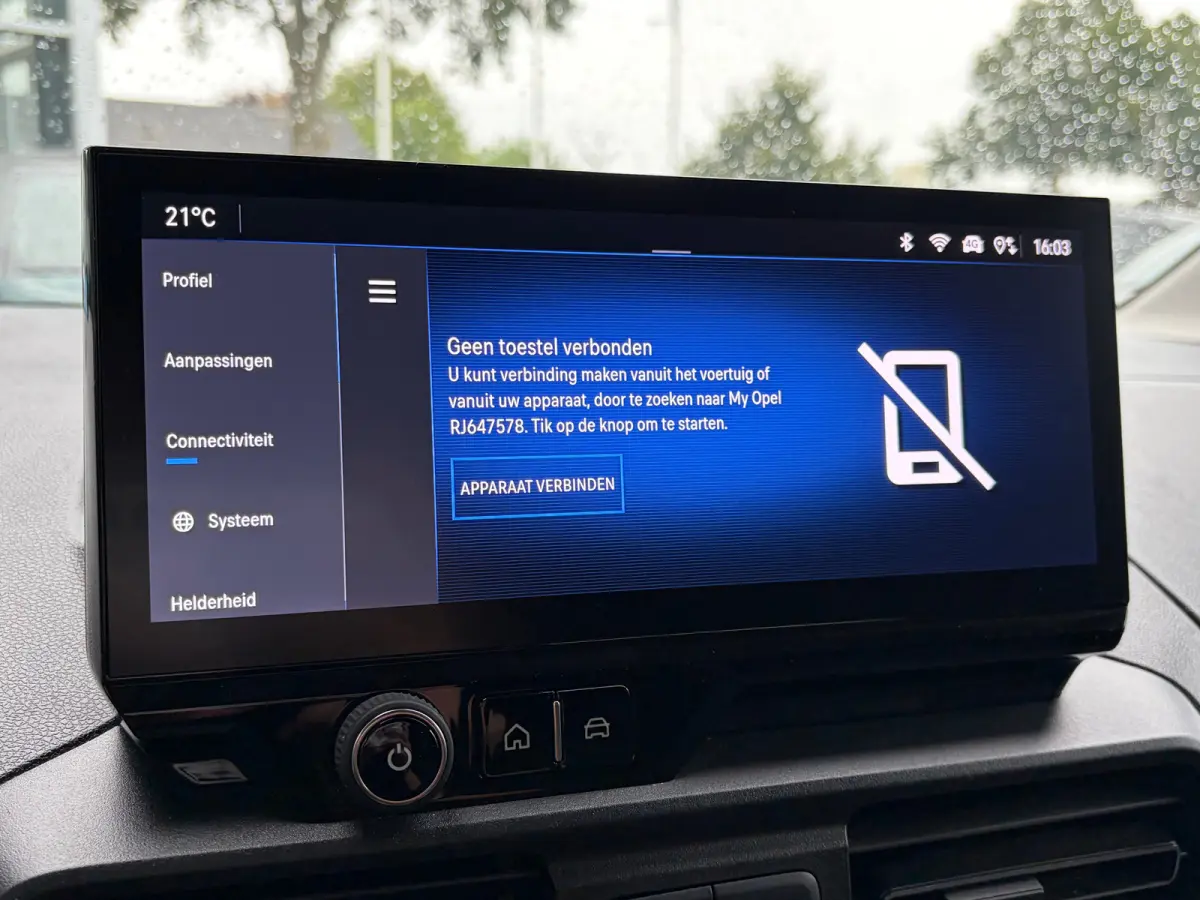 1.5 BlueHDi 100 S&S L1 | 3 ZITS| NAVIGATIE + APPLE CARPLAY/ANDROID AUTO| HOUTEN VLOER IN LAADRUIMTE| KEYLESS ENTRY & START| PARKEERSENSOREN ACHTER| MISTLAMPEN VOOR| DAB| DEALER ONDERHOUDEN|