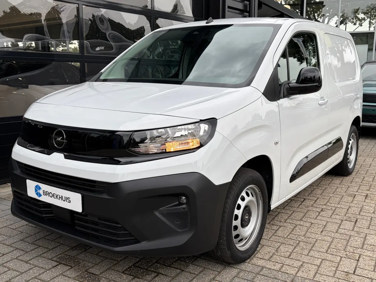 1.5 BlueHDi 100 S&S L1 | 3 ZITS| NAVIGATIE + APPLE CARPLAY/ANDROID AUTO| HOUTEN VLOER IN LAADRUIMTE| KEYLESS ENTRY & START| PARKEERSENSOREN ACHTER| MISTLAMPEN VOOR| DAB| DEALER ONDERHOUDEN|