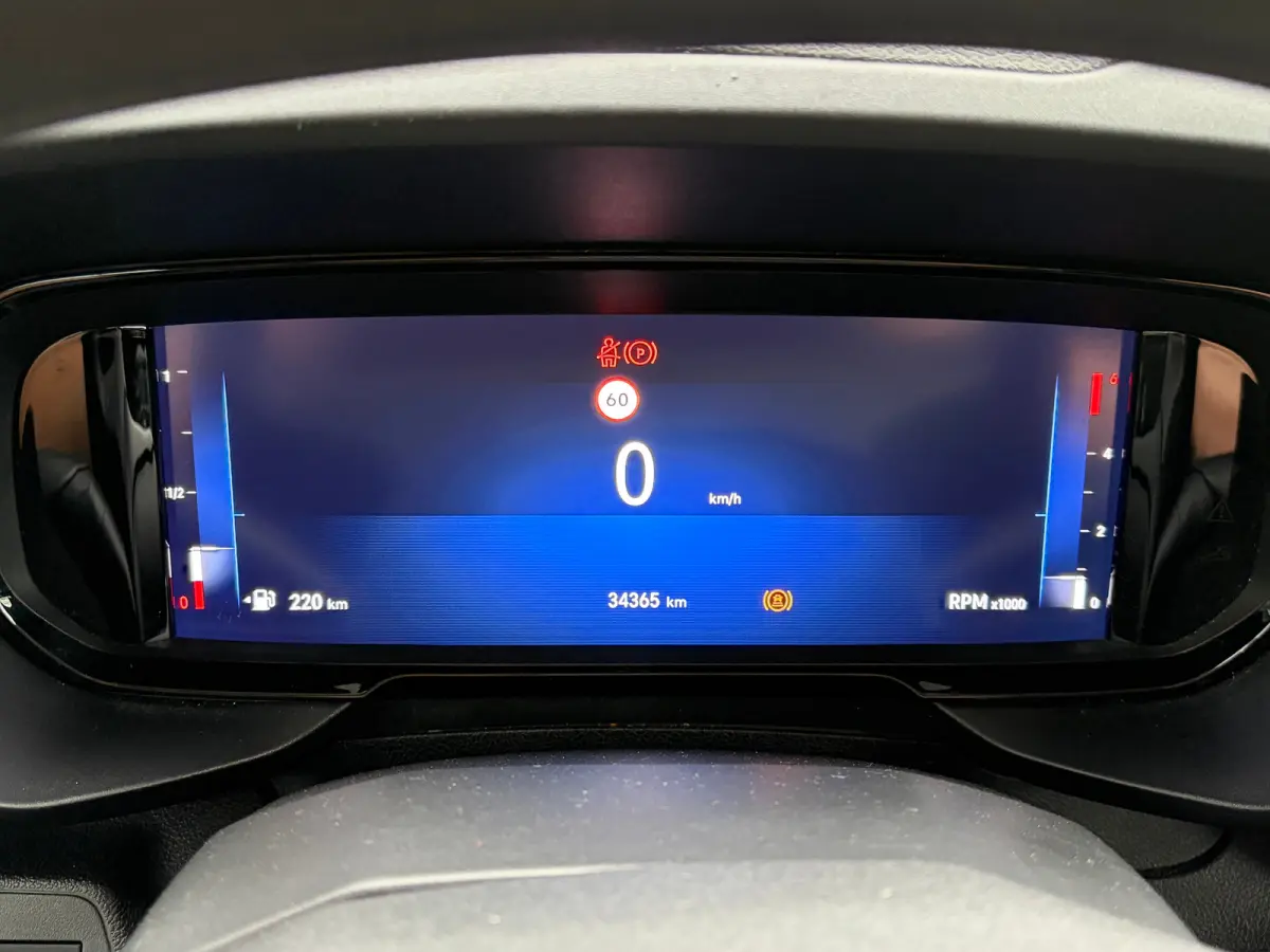 1.5 BlueHDi 100 S&S L1 | 3 ZITS| NAVIGATIE + APPLE CARPLAY/ANDROID AUTO| HOUTEN VLOER IN LAADRUIMTE| KEYLESS ENTRY & START| PARKEERSENSOREN ACHTER| MISTLAMPEN VOOR| DAB| DEALER ONDERHOUDEN|
