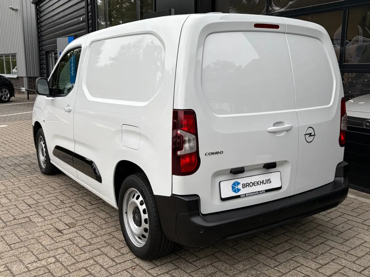 1.5 BlueHDi 100 S&S L1 | 3 ZITS| NAVIGATIE + APPLE CARPLAY/ANDROID AUTO| HOUTEN VLOER IN LAADRUIMTE| KEYLESS ENTRY & START| PARKEERSENSOREN ACHTER| MISTLAMPEN VOOR| DAB| DEALER ONDERHOUDEN|