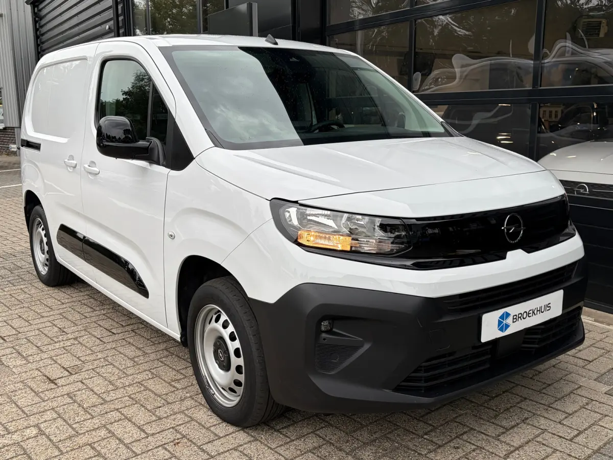 1.5 BlueHDi 100 S&S L1 | 3 ZITS| NAVIGATIE + APPLE CARPLAY/ANDROID AUTO| HOUTEN VLOER IN LAADRUIMTE| KEYLESS ENTRY & START| PARKEERSENSOREN ACHTER| MISTLAMPEN VOOR| DAB| DEALER ONDERHOUDEN|