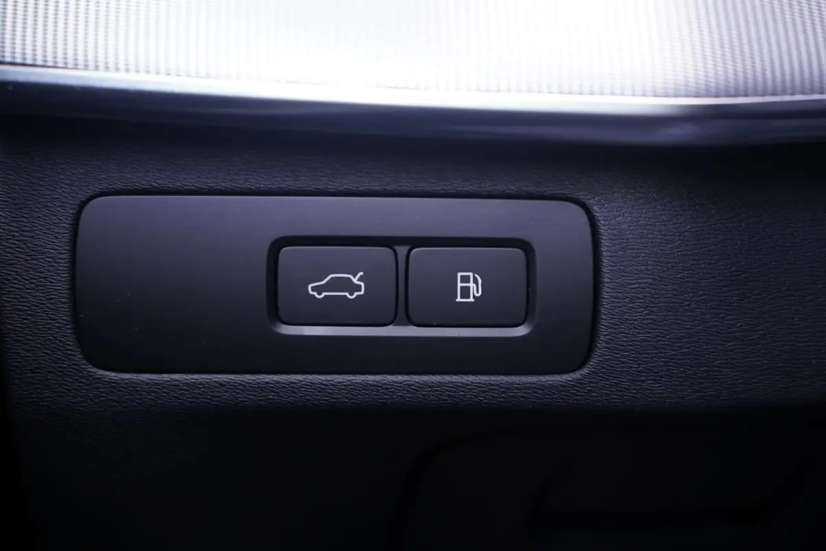 2.0 T8 Recharge AWD Ultimate Dark 1e Eig. NAP SOH 97% Luchtvering 360 Camera Winterpakket Harman Kardon Panodak Apple Carplay Head up