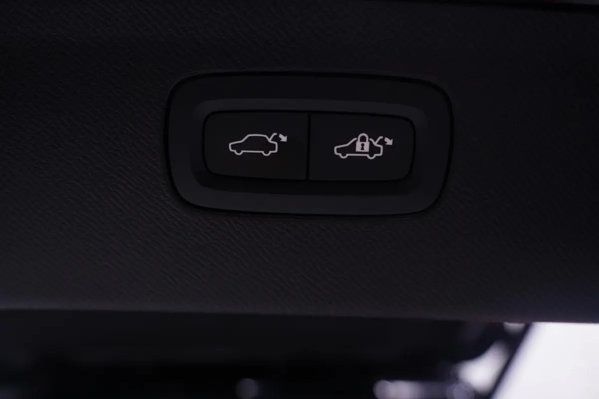 2.0 T8 Recharge AWD Ultimate Dark 1e Eig. NAP SOH 97% Luchtvering 360 Camera Winterpakket Harman Kardon Panodak Apple Carplay Head up