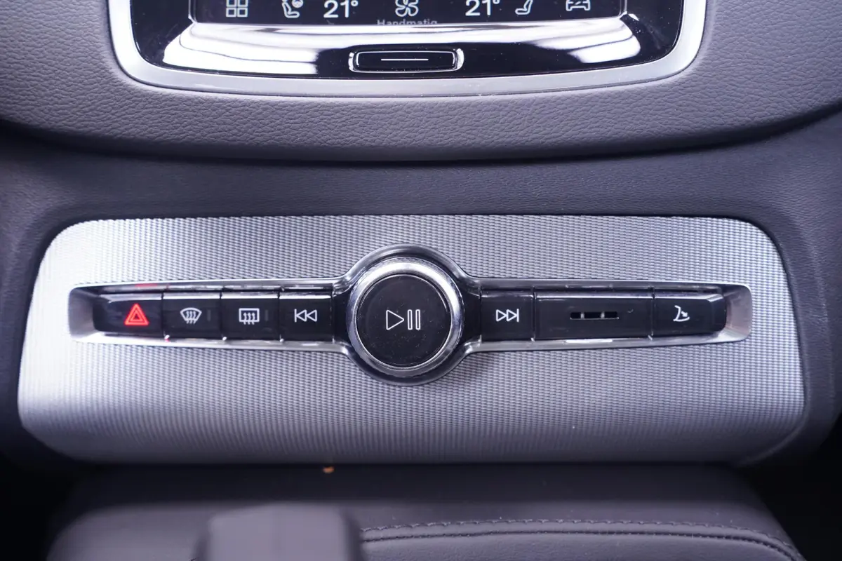 2.0 T8 Recharge AWD Ultimate Dark 1e Eig. NAP SOH 97% Luchtvering 360 Camera Winterpakket Harman Kardon Panodak Apple Carplay Head up