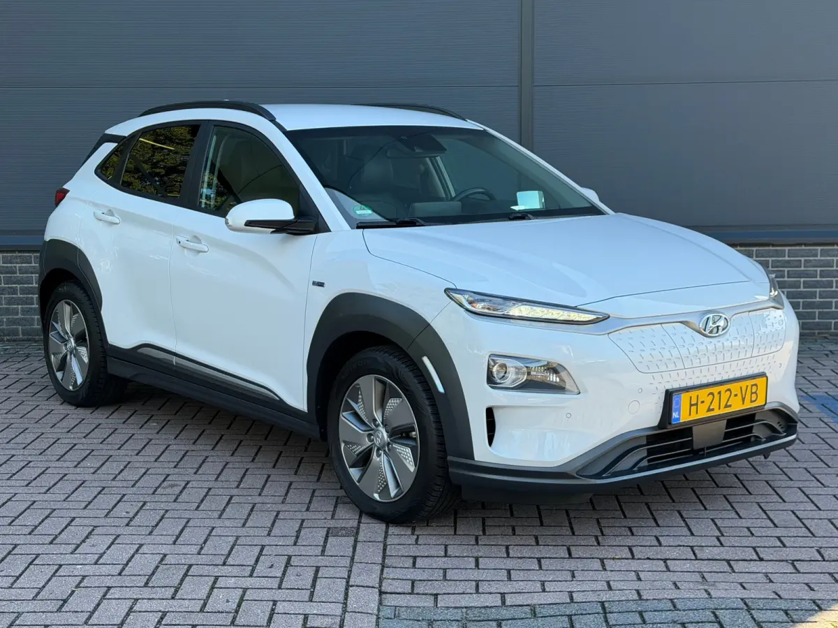 EV Premium 64 kWh | Stuur & Stoelverwarming | 3 Fase | Navigatie | Dealer Onderhouden | Achteruitrijcamera | | Achteruitrijcamera | Apple Carplay/Android Auto|telefoonintegratie premium | Au
