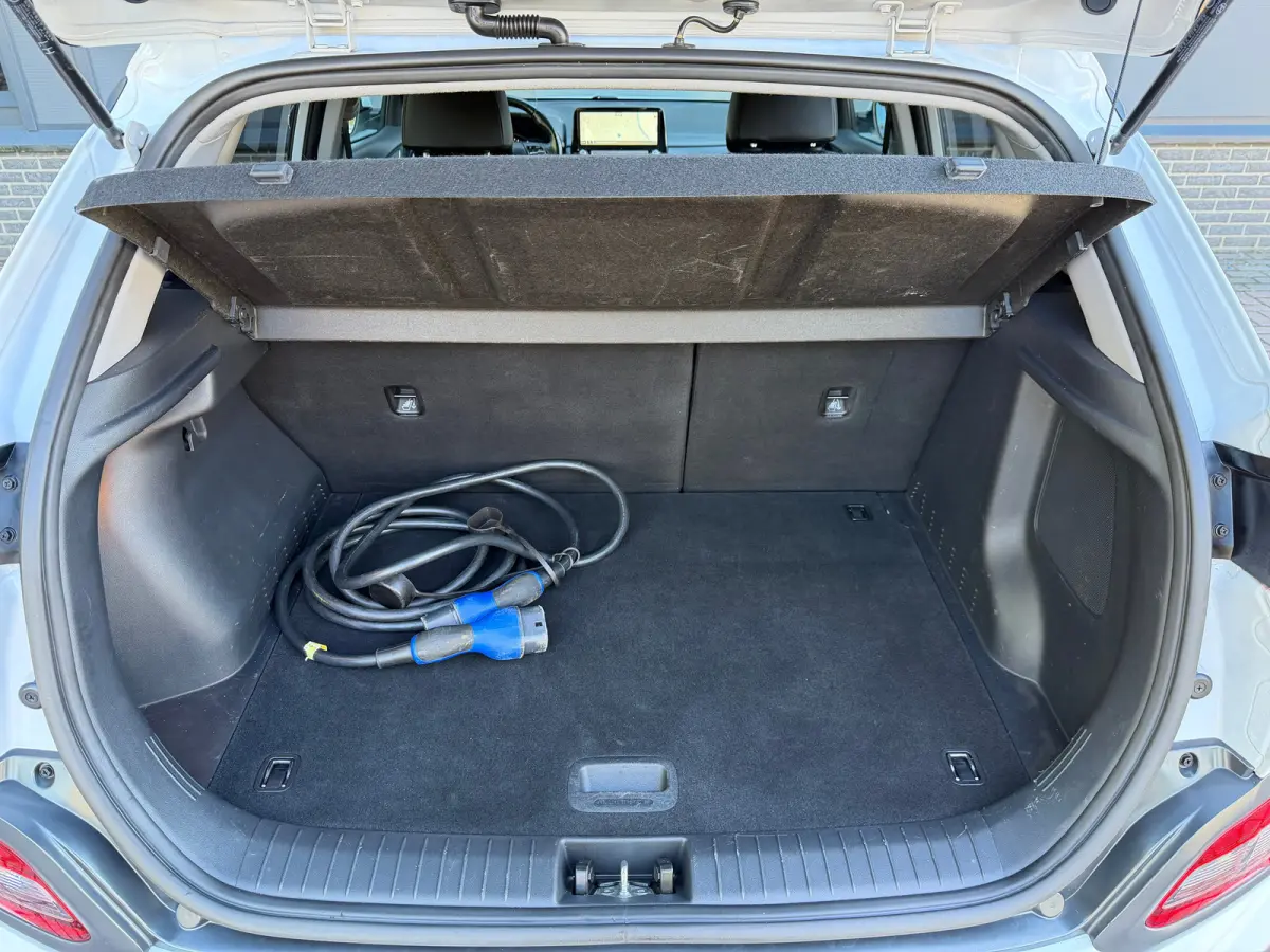 EV Premium 64 kWh | Stuur & Stoelverwarming | 3 Fase | Navigatie | Dealer Onderhouden | Achteruitrijcamera | | Achteruitrijcamera | Apple Carplay/Android Auto|telefoonintegratie premium | Au