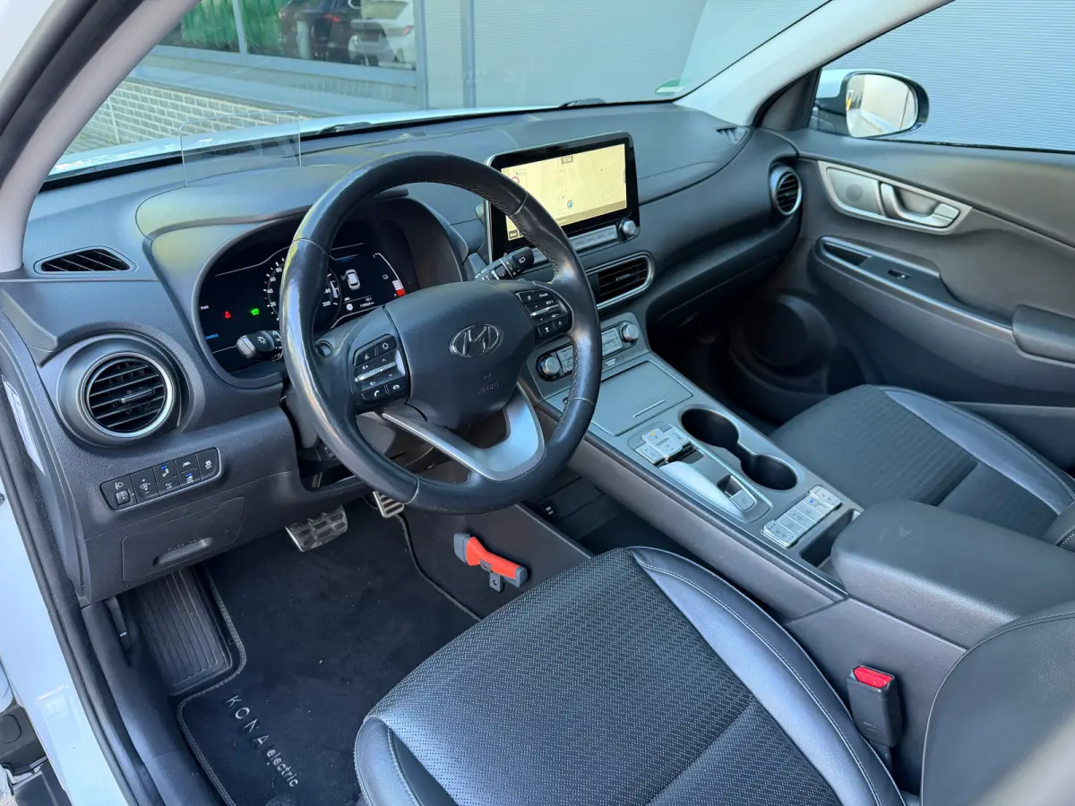 EV Premium 64 kWh | Stuur & Stoelverwarming | 3 Fase | Navigatie | Dealer Onderhouden | Achteruitrijcamera | | Achteruitrijcamera | Apple Carplay/Android Auto|telefoonintegratie premium | Au