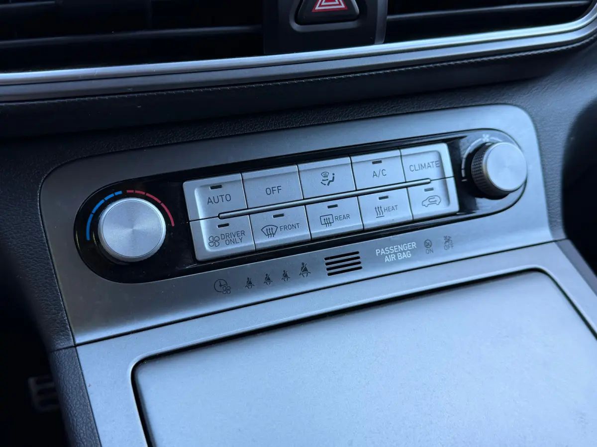 EV Premium 64 kWh | Stuur & Stoelverwarming | 3 Fase | Navigatie | Dealer Onderhouden | Achteruitrijcamera | | Achteruitrijcamera | Apple Carplay/Android Auto|telefoonintegratie premium | Au