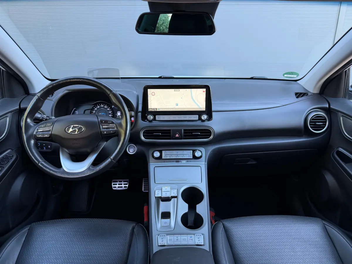 EV Premium 64 kWh | Stuur & Stoelverwarming | 3 Fase | Navigatie | Dealer Onderhouden | Achteruitrijcamera | | Achteruitrijcamera | Apple Carplay/Android Auto|telefoonintegratie premium | Au
