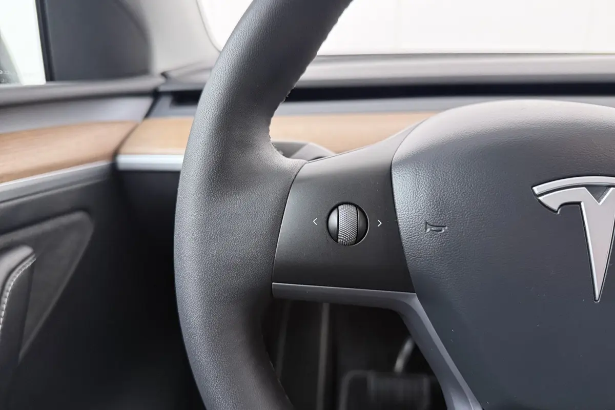 Long Range AWD 75 kWh (91% SOH) Afn. Trekhaak Autopilot Pano-dak