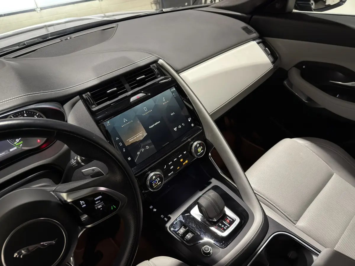 1.5 P300e AWD R-Dynamic S | Trekhaak | Stoelen verwarmd | 360 Cam | Luxe Leder