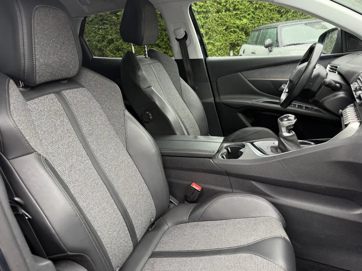 130pk PT Première, 19inch GT-line | Camera | Navi & CarPlay