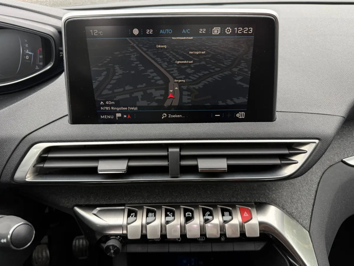 130pk PT Première, 19inch GT-line | Camera | Navi & CarPlay
