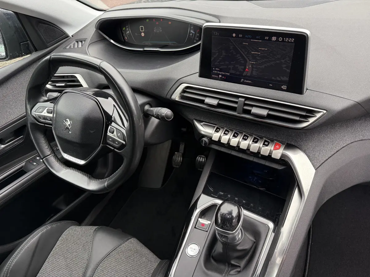 130pk PT Première, 19inch GT-line | Camera | Navi & CarPlay