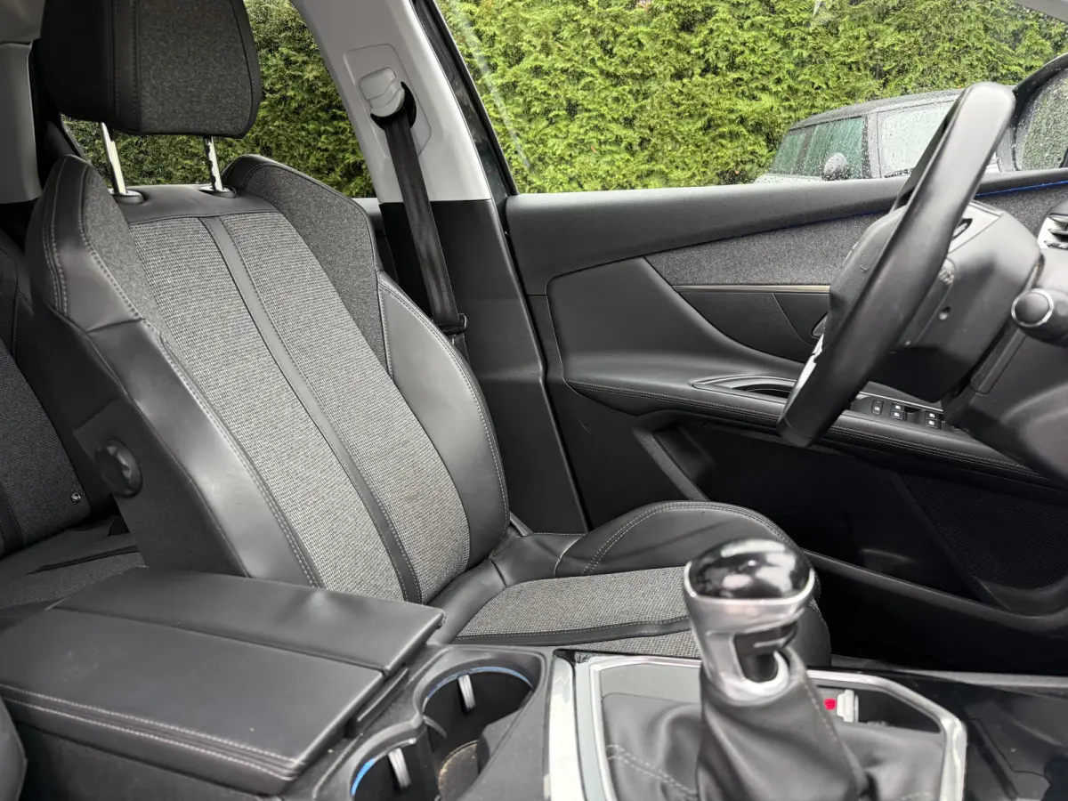 130pk PT Première, 19inch GT-line | Camera | Navi & CarPlay