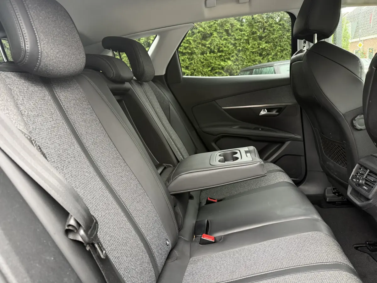 130pk PT Première, 19inch GT-line | Camera | Navi & CarPlay