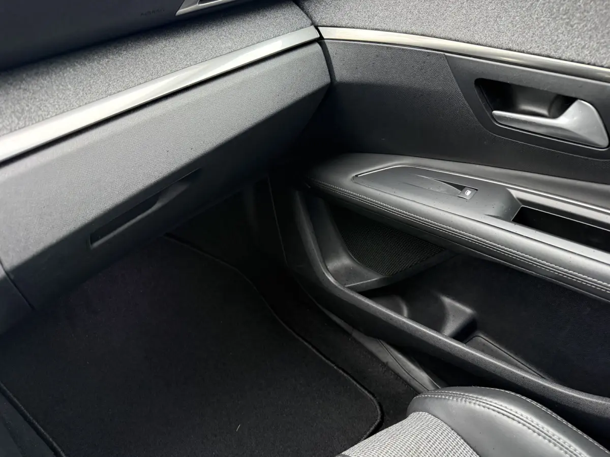 130pk PT Première, 19inch GT-line | Camera | Navi & CarPlay