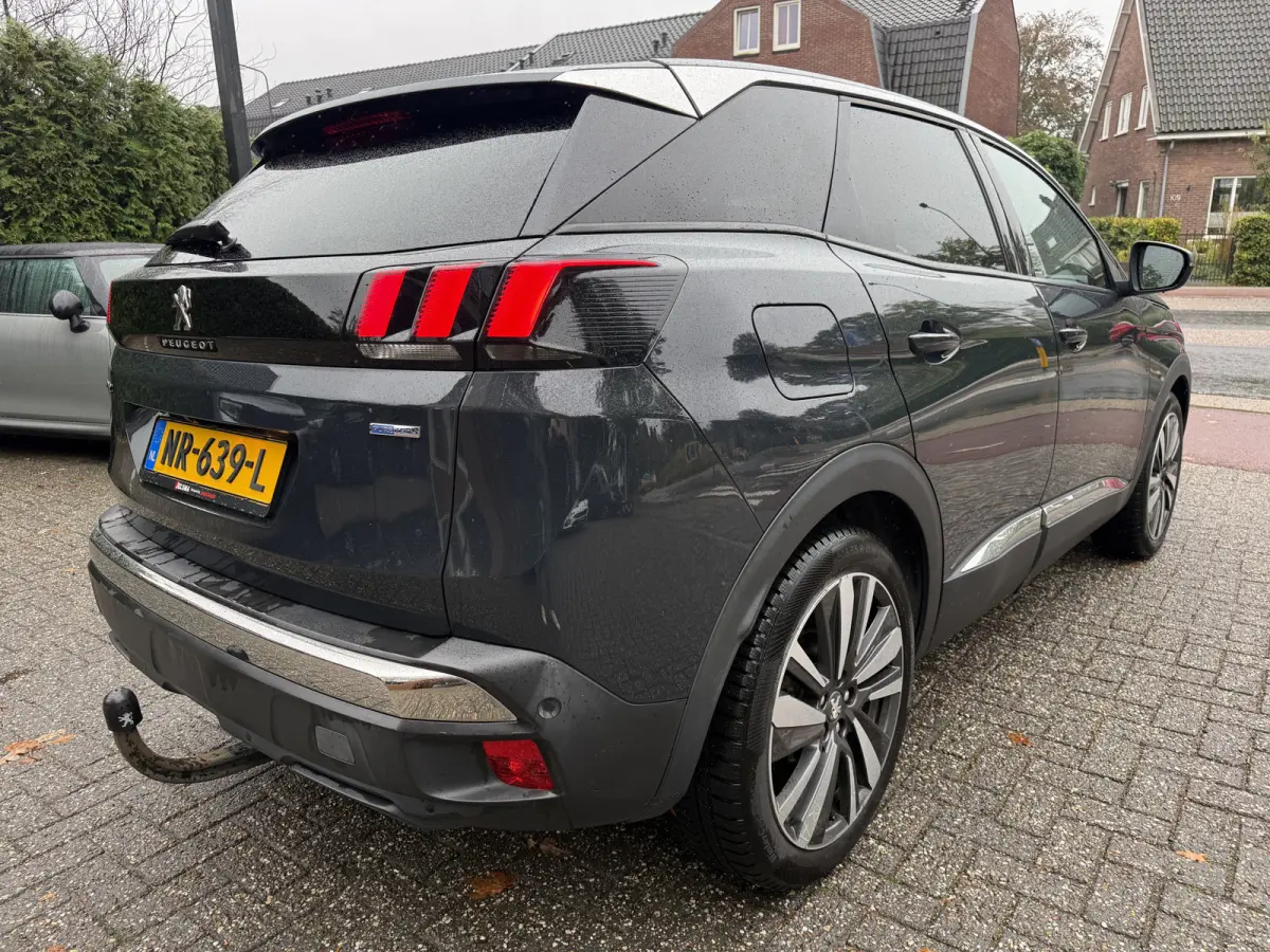 130pk PT Première, 19inch GT-line | Camera | Navi & CarPlay